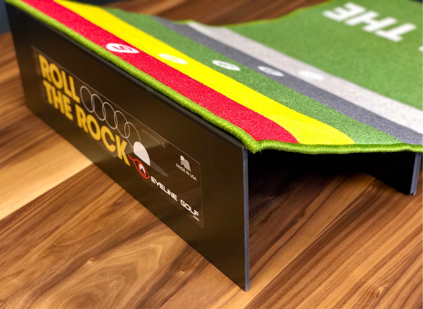 eyeline-golf-roll-the-rock-challenge-mat-ramp-rampe-de-putting-avec-cup-et-fixat image 1